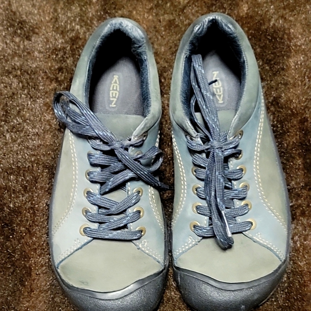 Keen Womens shoes. Size 8 Green